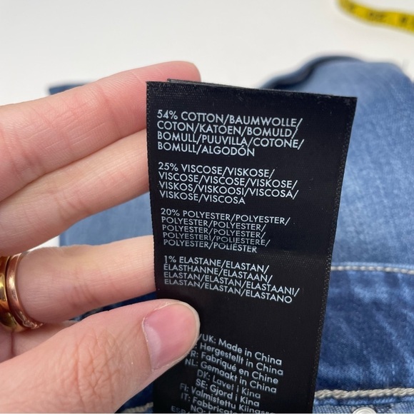 Liverpool Chloe Pull On Bixby Bermuda Eco Jean Shorts Medium Wash Size 10/30 - Picture 6 of 8